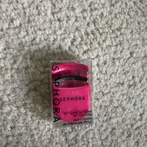 Sephora Vibrant Pink Travel Eyelash Curler
